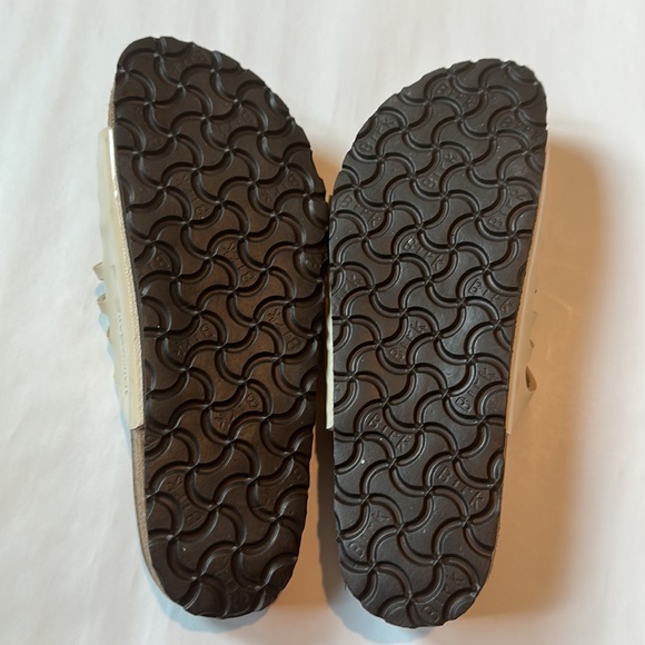 Birkenstock Ivory Patent Leather Sandals 38 - Picture 5 of 8